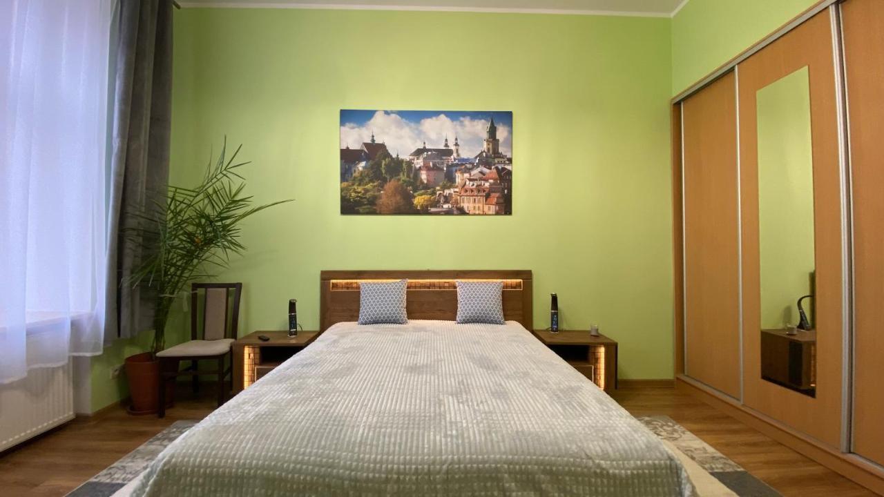 Lublinbnb - Exclusive Family Apartment ------ In The Heart Of Lublin -------------------------------- Bedroom & Living Room & Kitchen Kültér fotó
