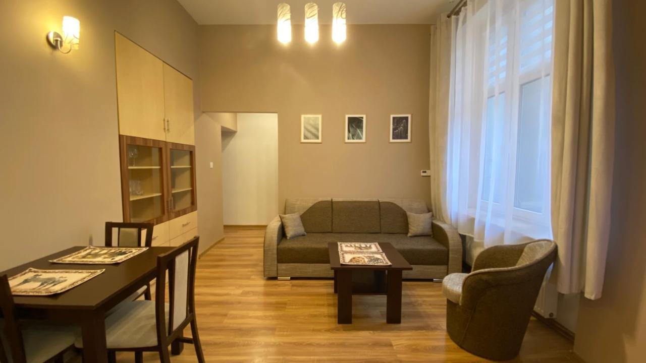 Lublinbnb - Exclusive Family Apartment ------ In The Heart Of Lublin -------------------------------- Bedroom & Living Room & Kitchen Kültér fotó